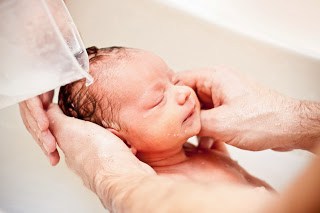 Cara Memandikan Bayi Baru Lahir