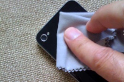 tips membersihkan smartphone