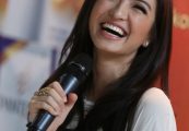 Model Rambut Panjang Indonesia seperti Artis