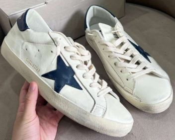 Harga Sepatu Golden Goose Terbaru 2025: Sepatu Mewah Italia dengan Desain “Kotor” yang Jadi Favorit Selebriti Dunia